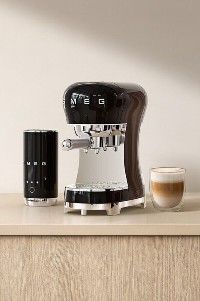 Smeg 50's Style Siyah Espresso Kahve Makinesi Seti & Yeni Kompakt Süt Köpürtücülü